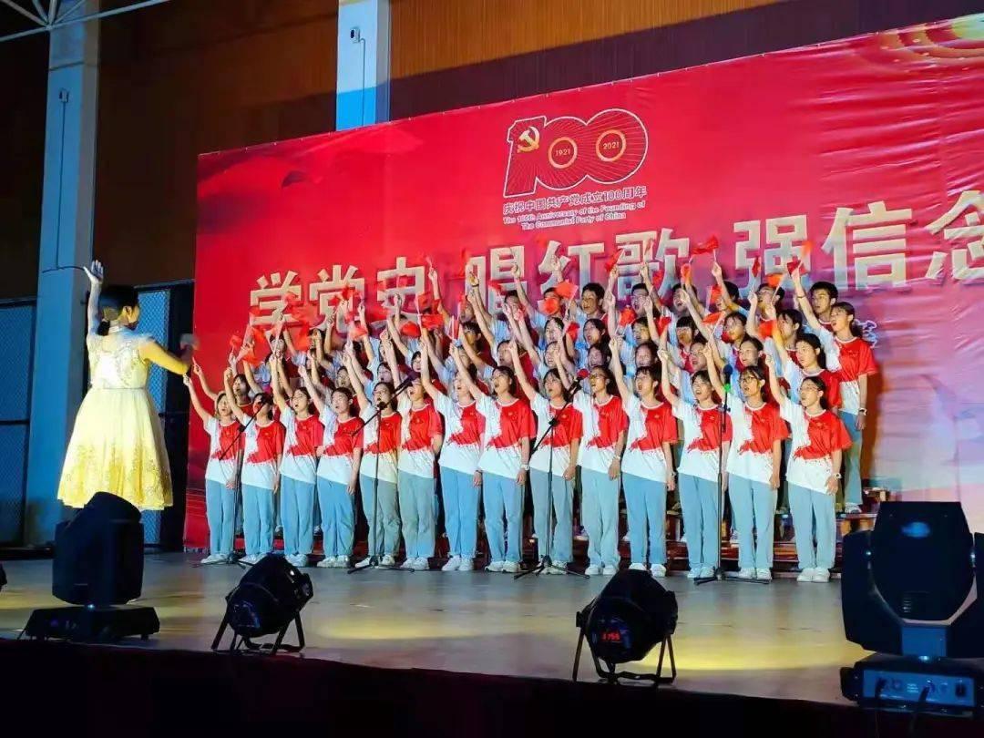 孕妈妈怎么回应宝宝踢肚子？游戏画面